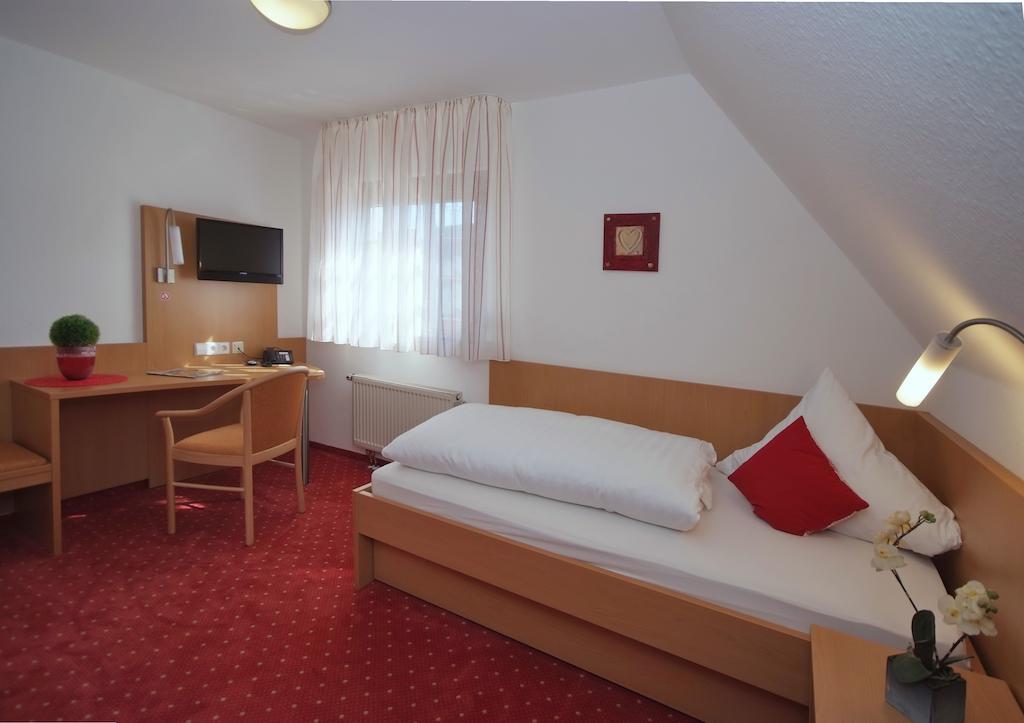 Loewen Hotel & Restaurant Wendlingen am Neckar Chambre photo
